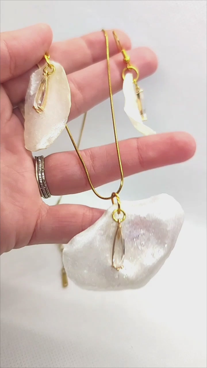 Conjunto de Pendientes y Colgante de pétalos de orquídea real en Resina • Joyería Botánica Hecha a Mano. Joyas en resina.