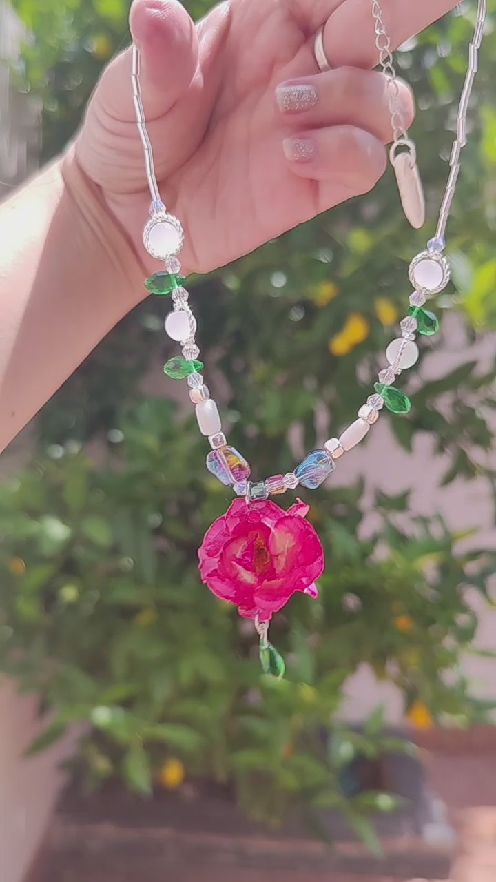 Collar con rosa natural real en resina – Joyería artesanal con flores reales secas - Colgante de collar de rosa real