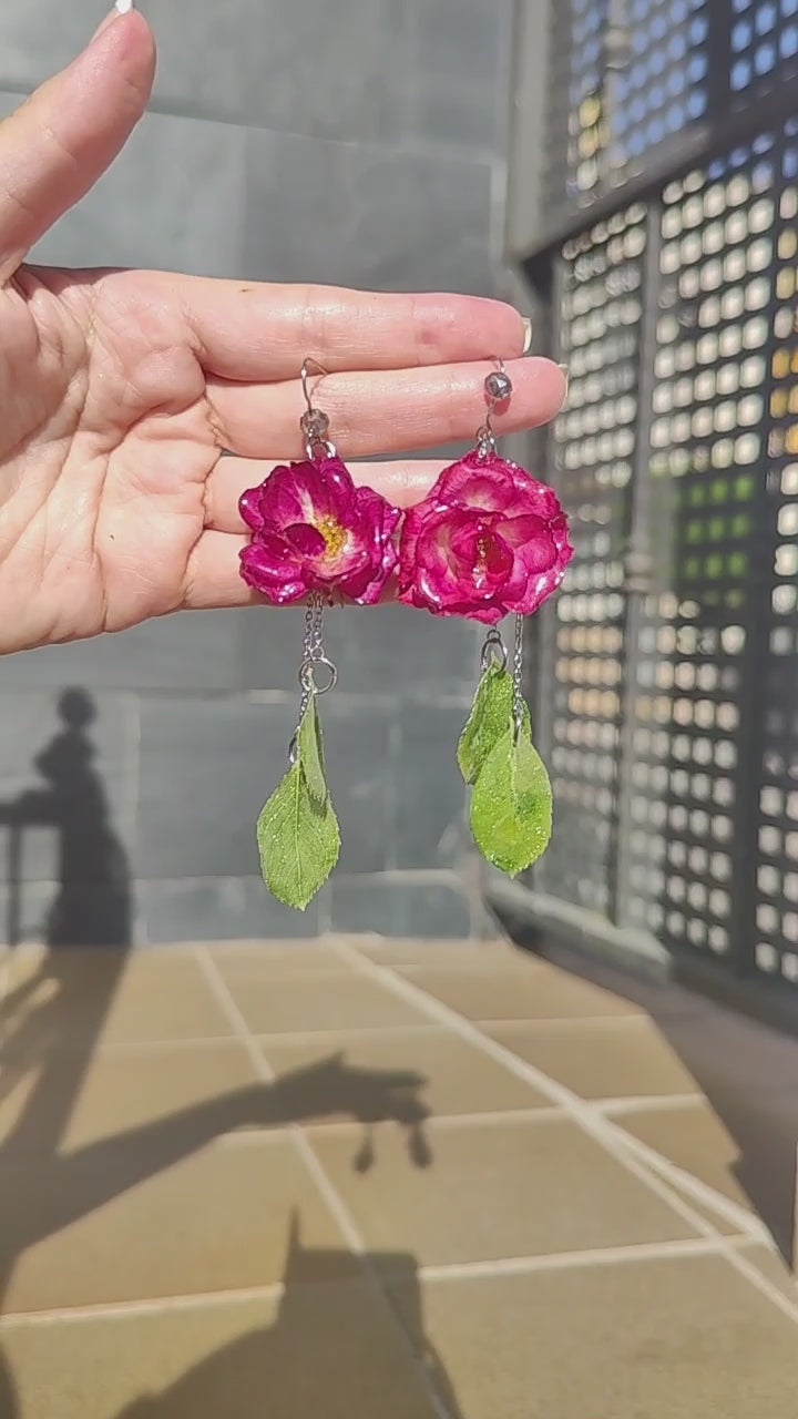 Pendientes de hojas y rosas reales