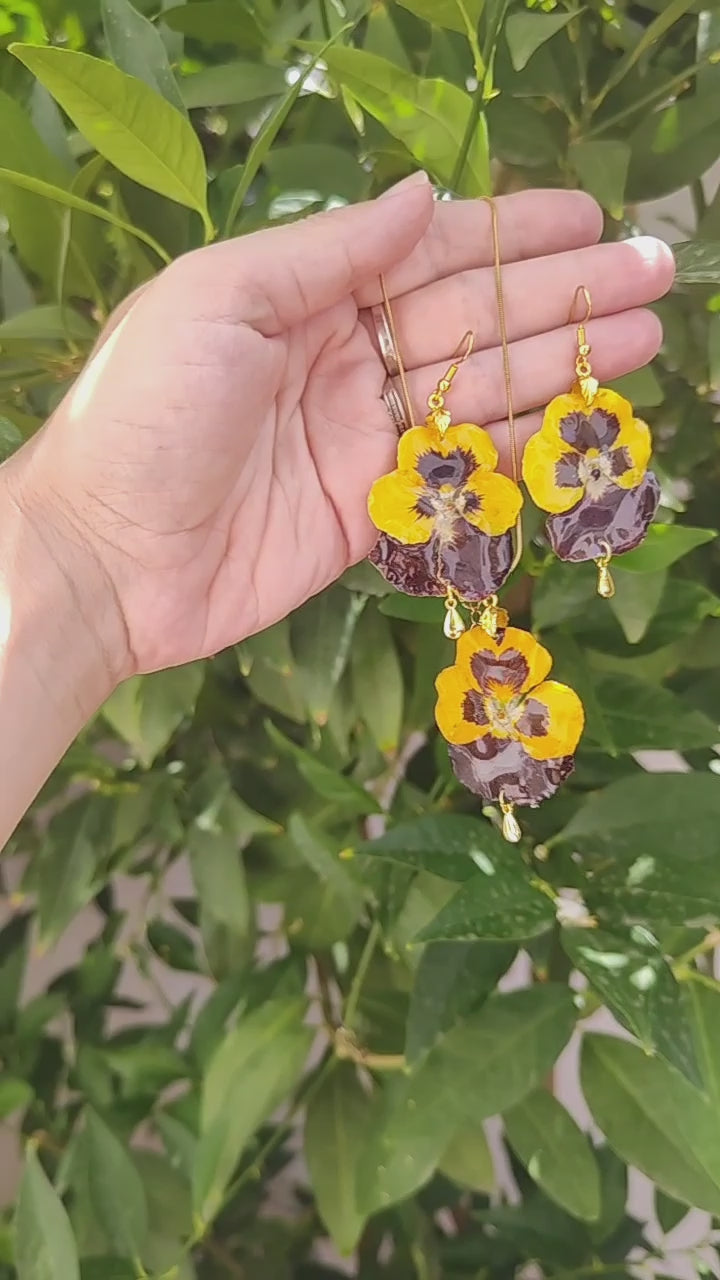 Conjunto de Pendientes y Colgante de Pensamientos Reales en Resina. Joyería Botánica Hecha a Mano. Flores en resina para regalo