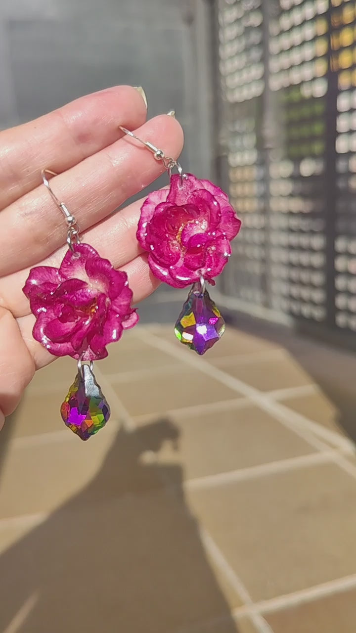 Pendientes artesanos de rosas reales resinadas