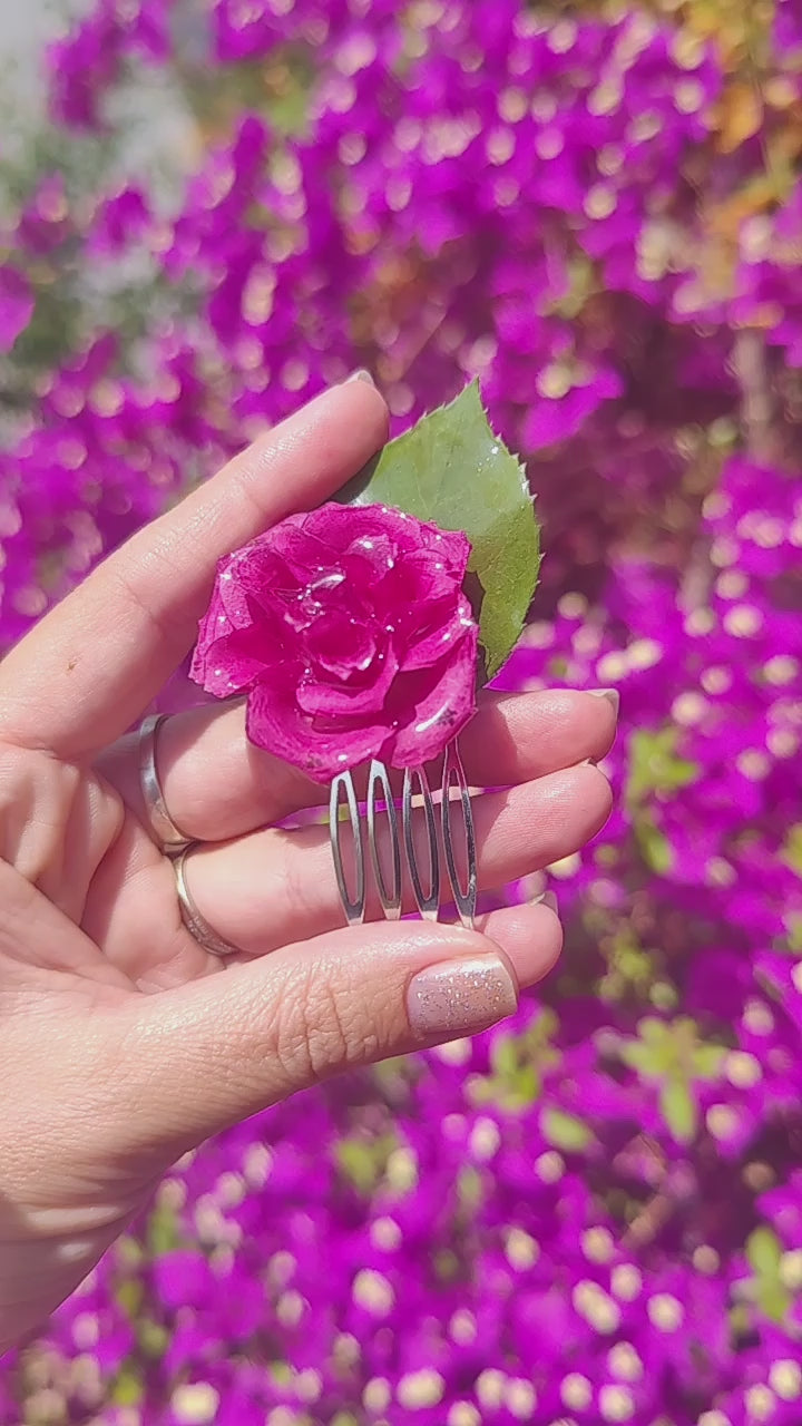 Pasador de pelo de rosa y hoja resinada