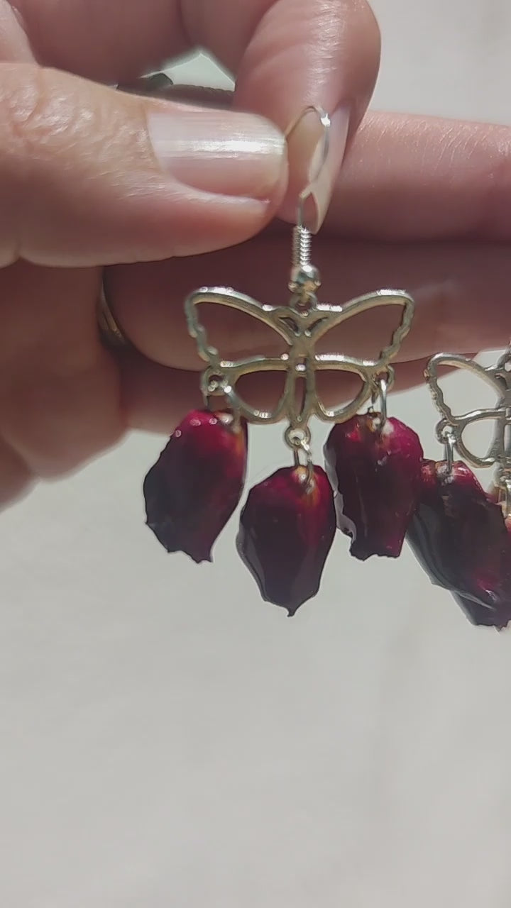 Pendientes con petalos de rosa real resinada