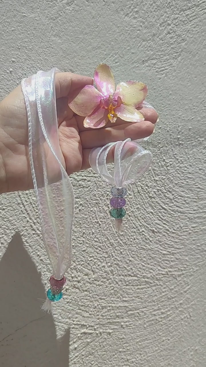 Collar con orquídea real en resina