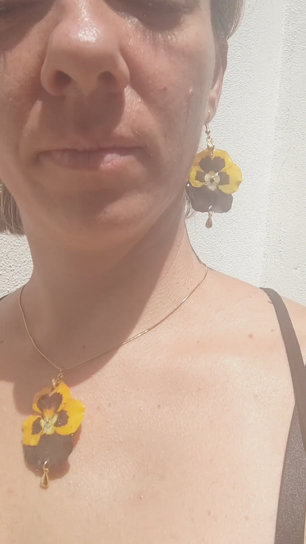 Conjunto de Pendientes y Colgante de Pensamientos Reales en Resina. Joyería Botánica Hecha a Mano. Flores en resina para regalo