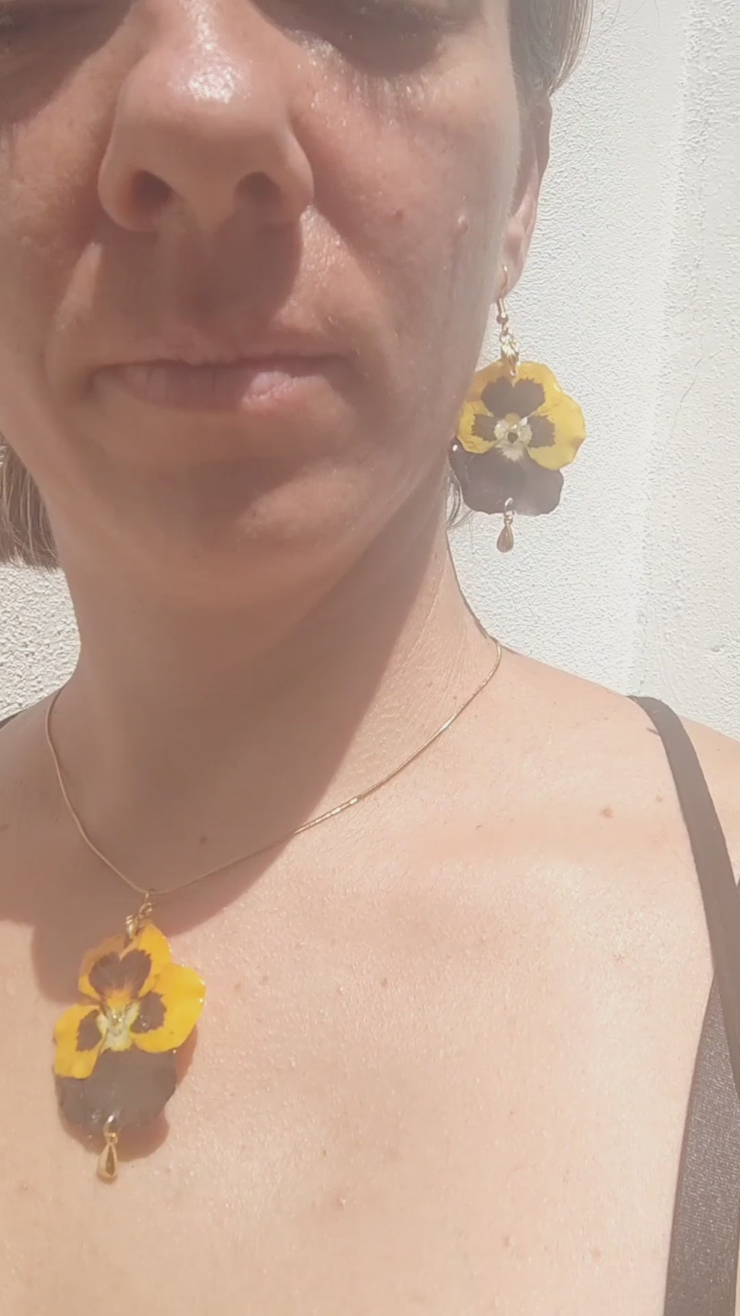 Conjunto de Pendientes y Colgante de Pensamientos Reales en Resina. Joyería Botánica Hecha a Mano. Flores en resina para regalo