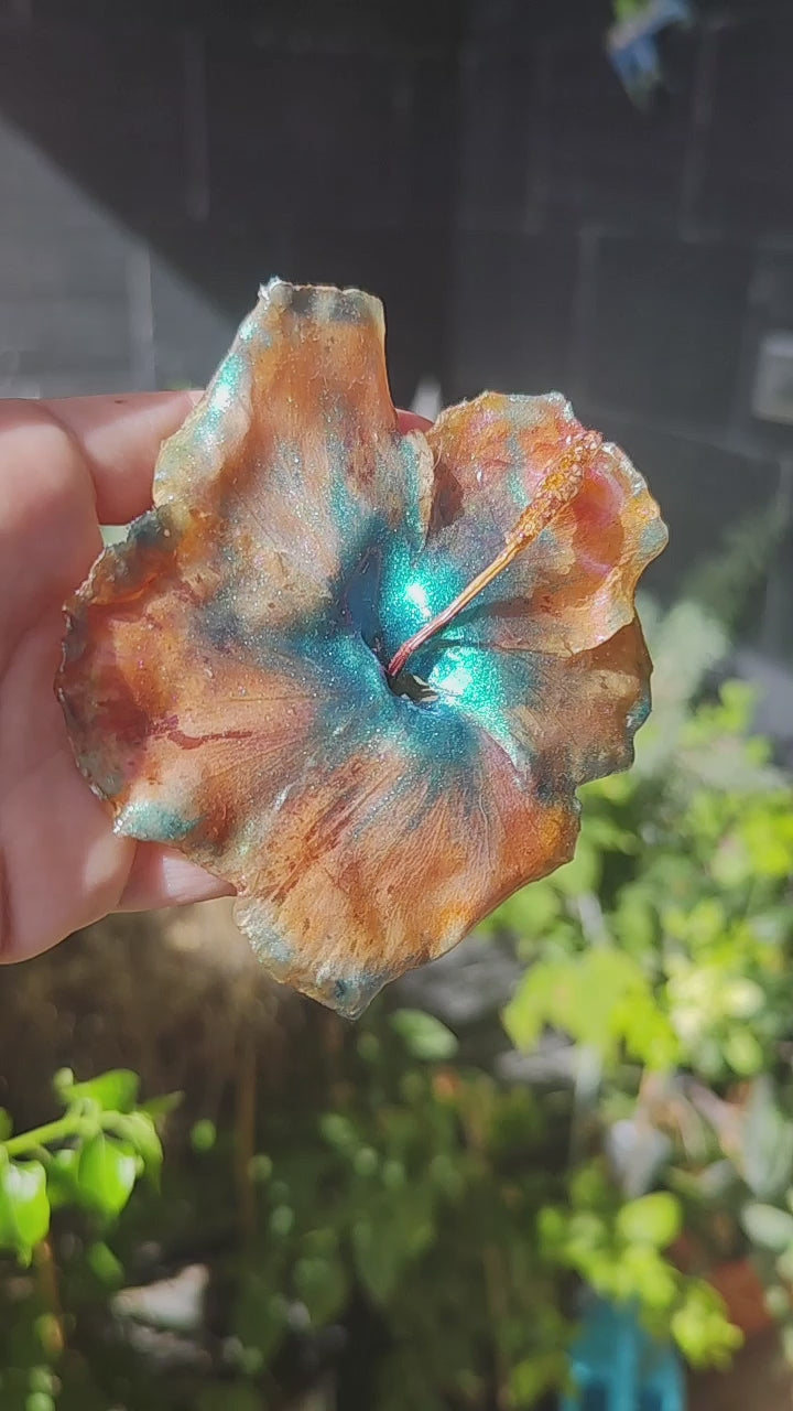 Clip de pelo con flor real, hibisco naranja y verde, pasador artesanal de resina, accesorio floral para el cabello, regalo original