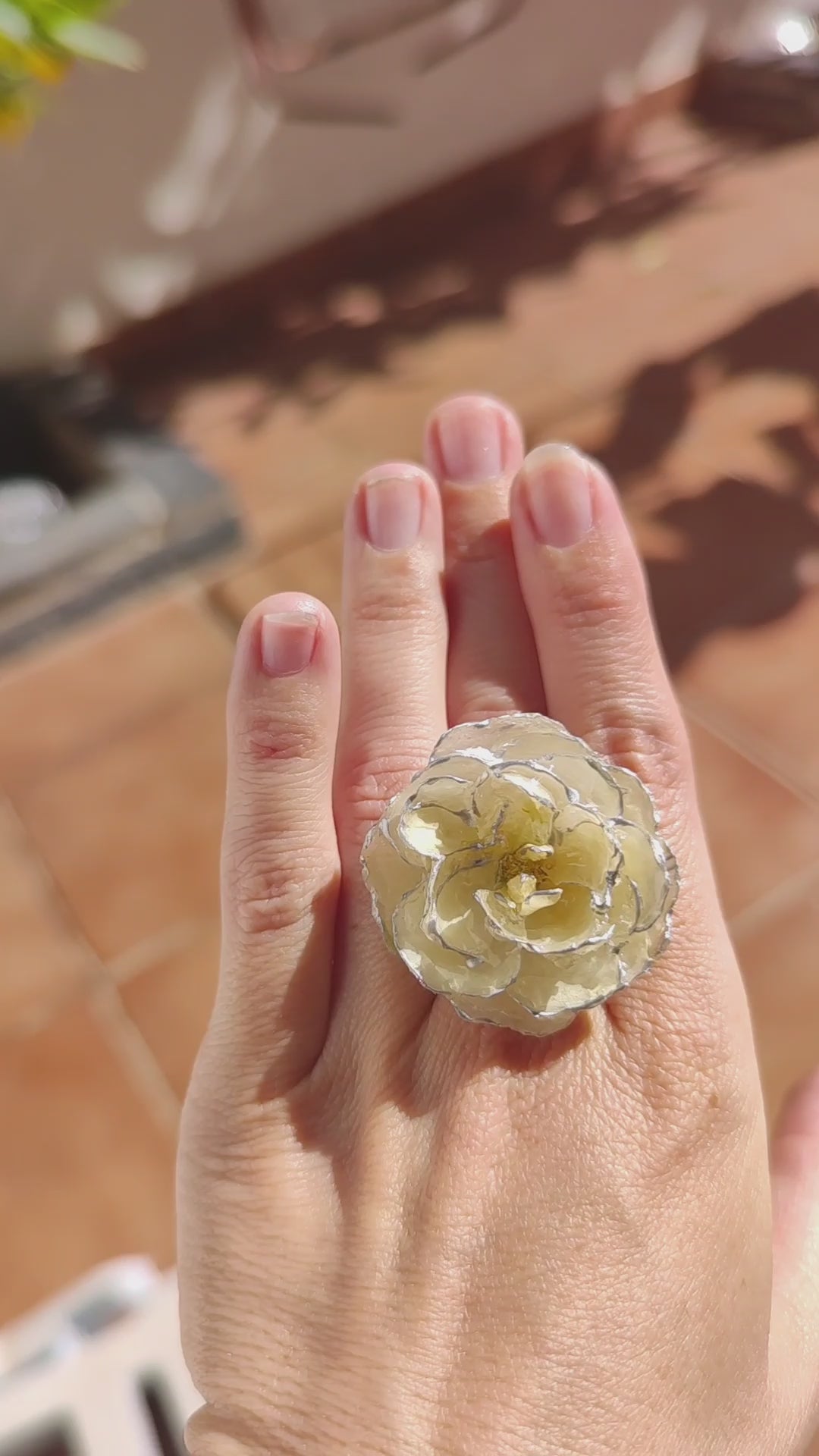 Anillo de rosa real resinada