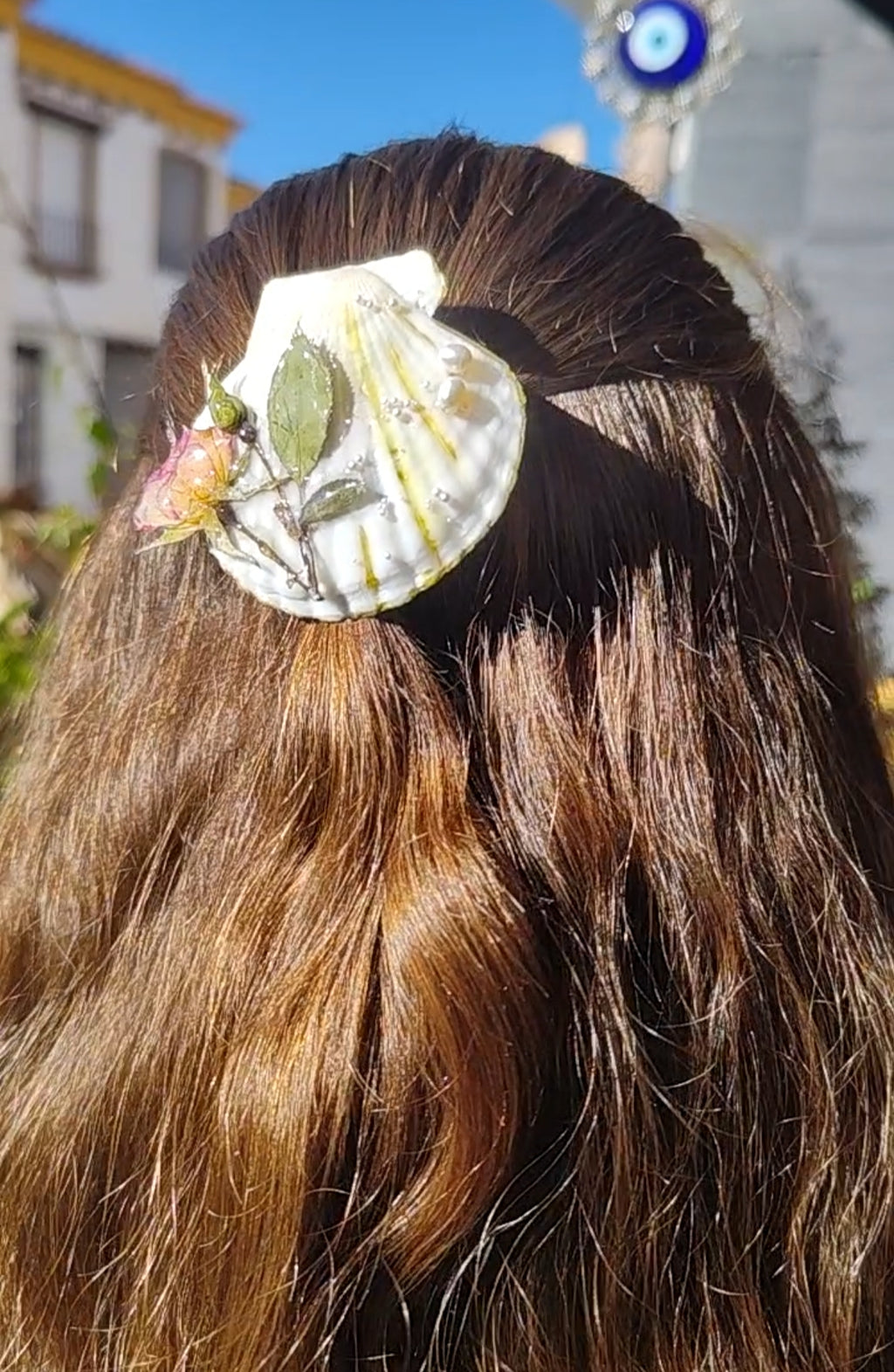 Clip de Pelo con Concha Natural, Rosa Real Resinada y Perlas de Río. Horquilla Artesanal Única. Accesorio Boho Hecho a Mano