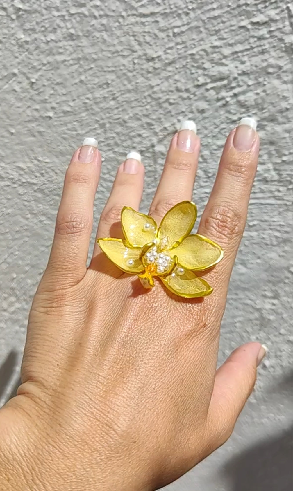 Anillo de orquídea real resinada