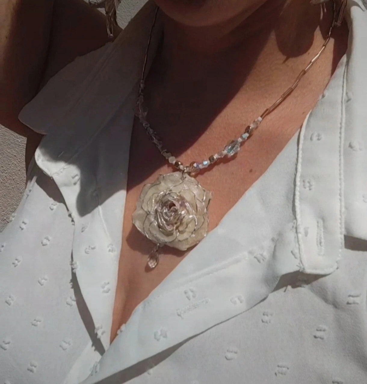 Collar con rosa natural en resina – Rosa real y auténtica Joyería artesanal con flores reales secas, regalo único inspirado en la naturaleza