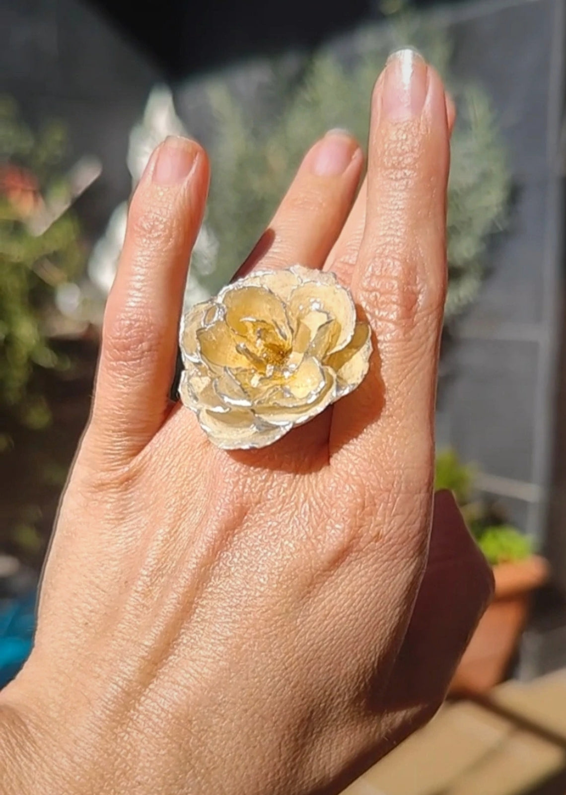 Anillo de rosa real resinada