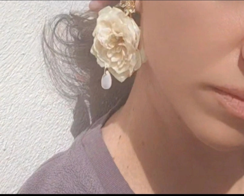 Pendientes de rosas reales resinadas