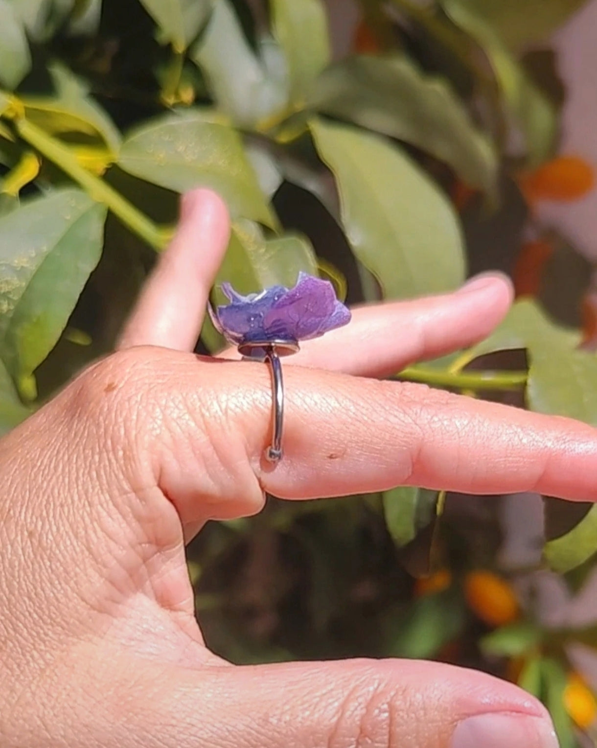 Anillo de hortensia bicolor real resinada