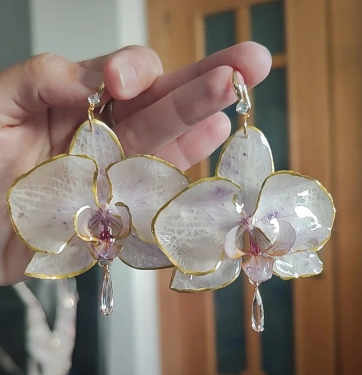 Pendientes de orquídeas auténticas • Baño en oro 18 k. Joyería floral hecha a mano • Aros con diseño botánico • Pendientes naturales • Regalo floral excepcional • Joyería cottagecore