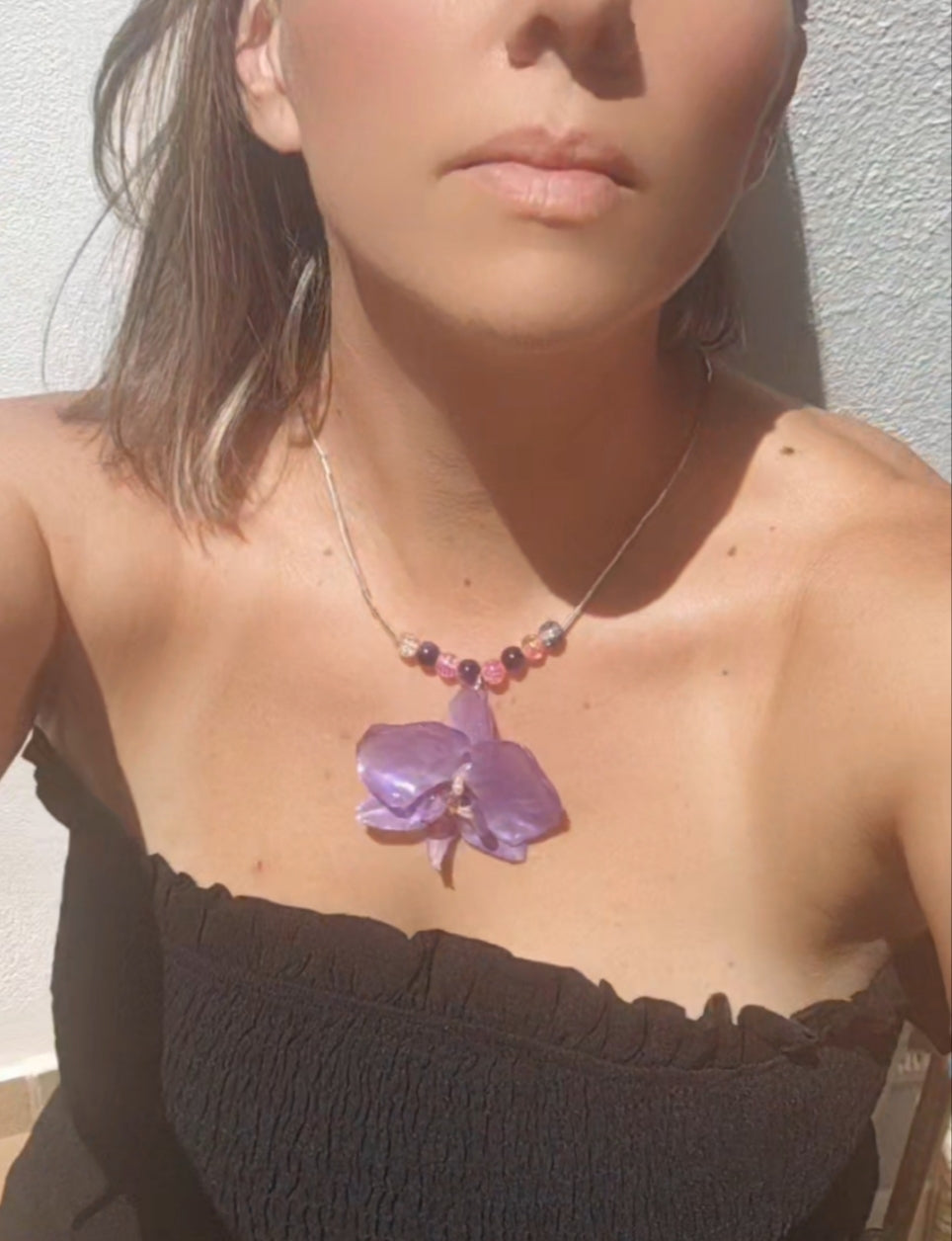 Collar con orquídea auténtica en resina