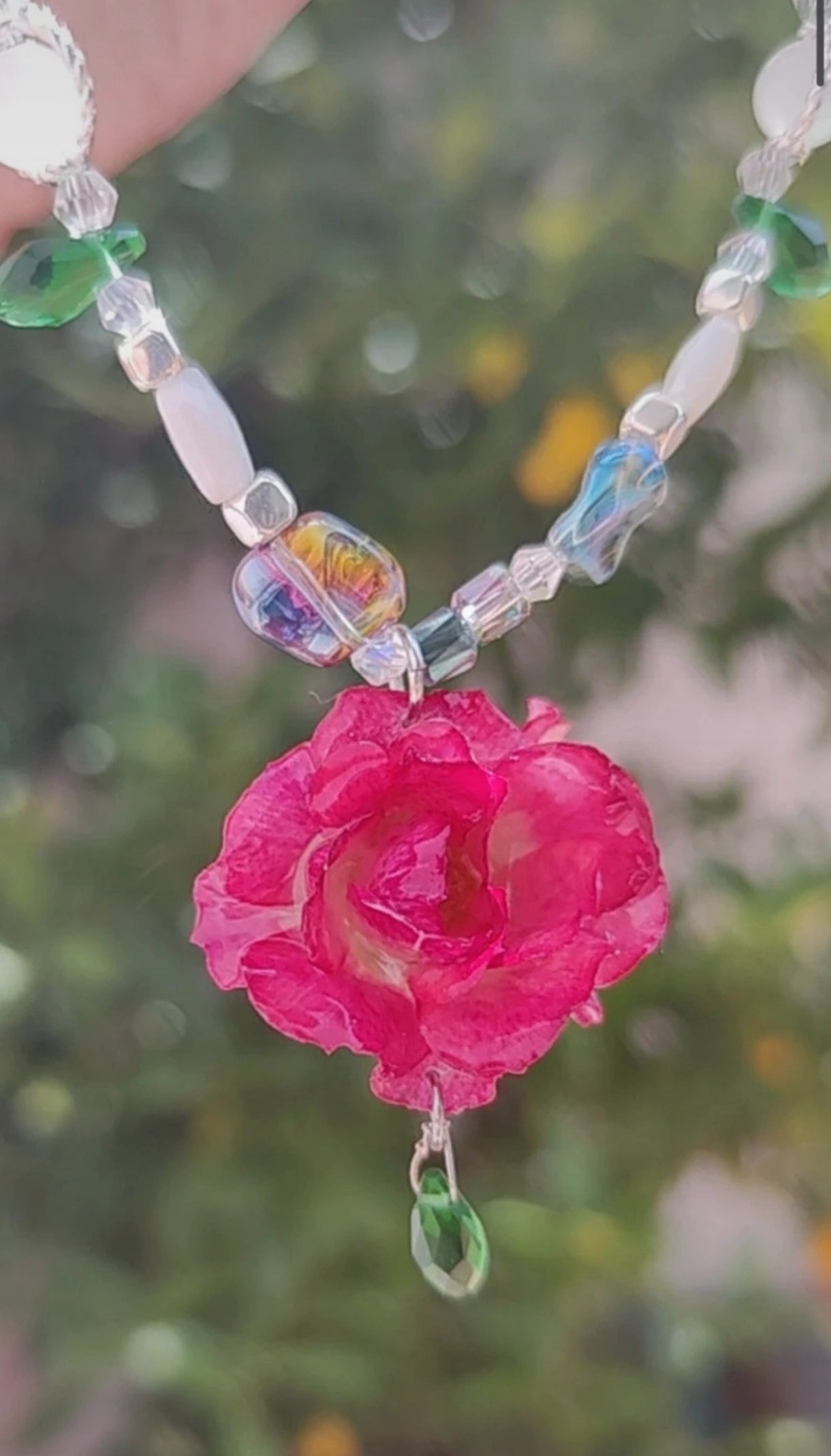Collar con rosa natural real en resina – Joyería artesanal con flores reales secas - Colgante de collar de rosa real
