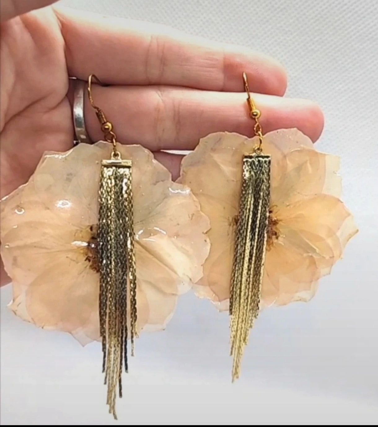 Pendientes de rosas prensadas