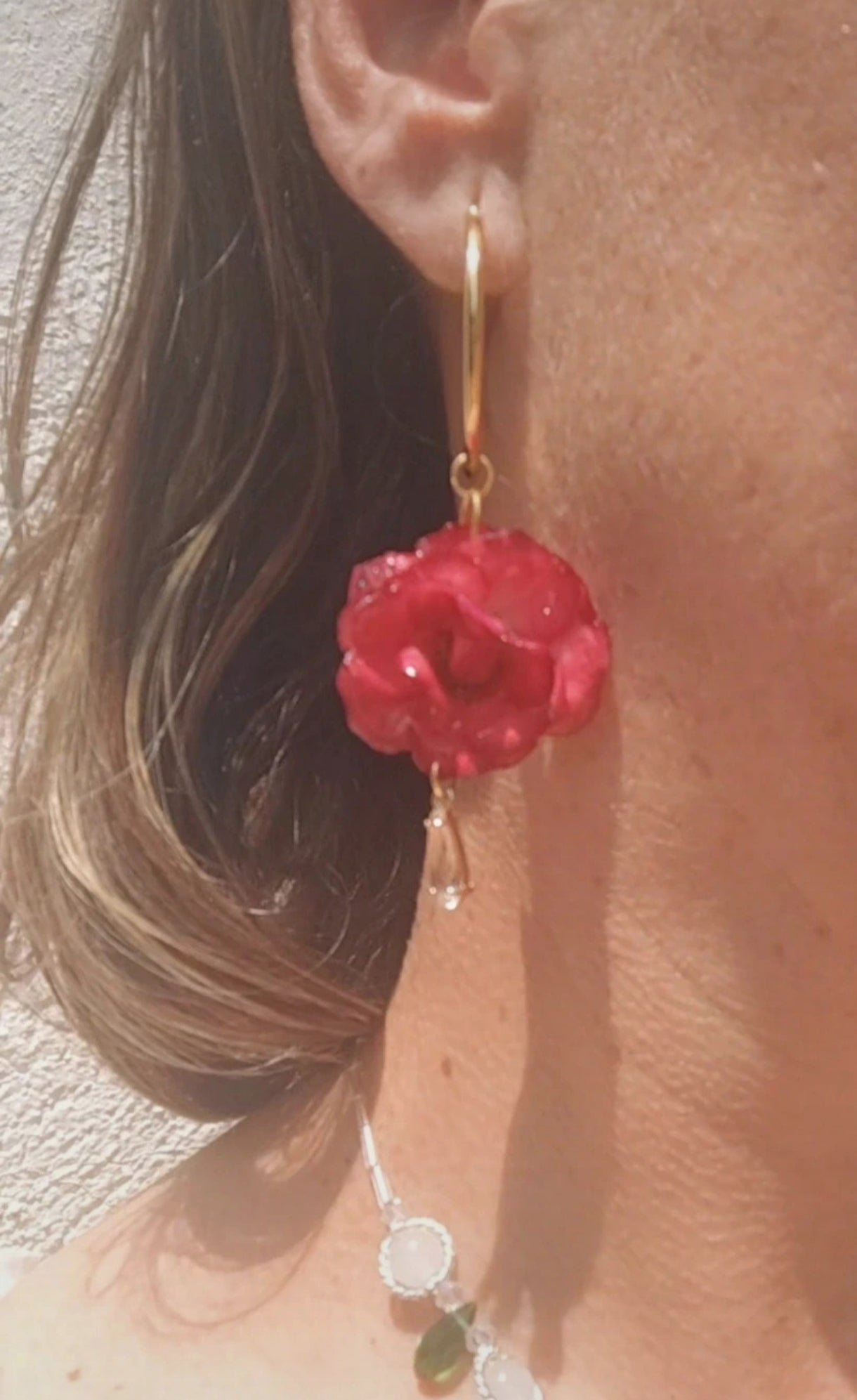 Pendientes de Rosa Real en Resina • Enganches de Acero Inoxidable Hipoalergénicos • Joyería Botánica Artesanal Única. Pendientes rosa auténtica
