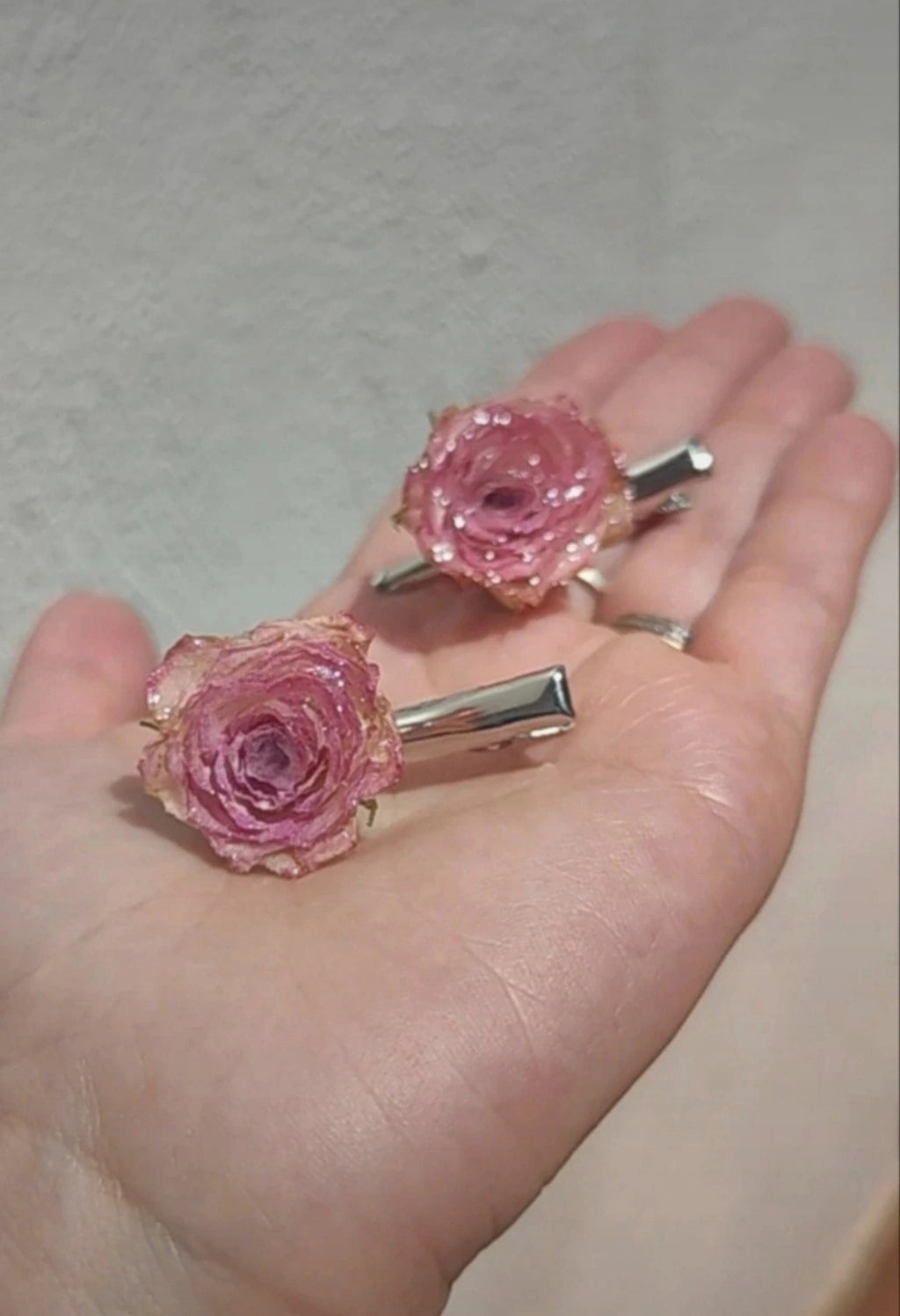 Horquillas de rosas reales resinadas