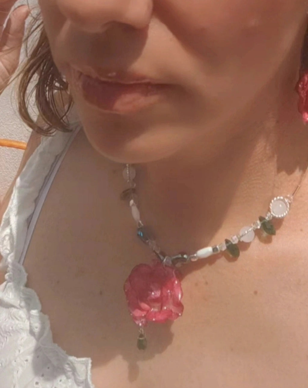 Collar con rosa natural real en resina – Joyería artesanal con flores reales secas - Colgante de collar de rosa real