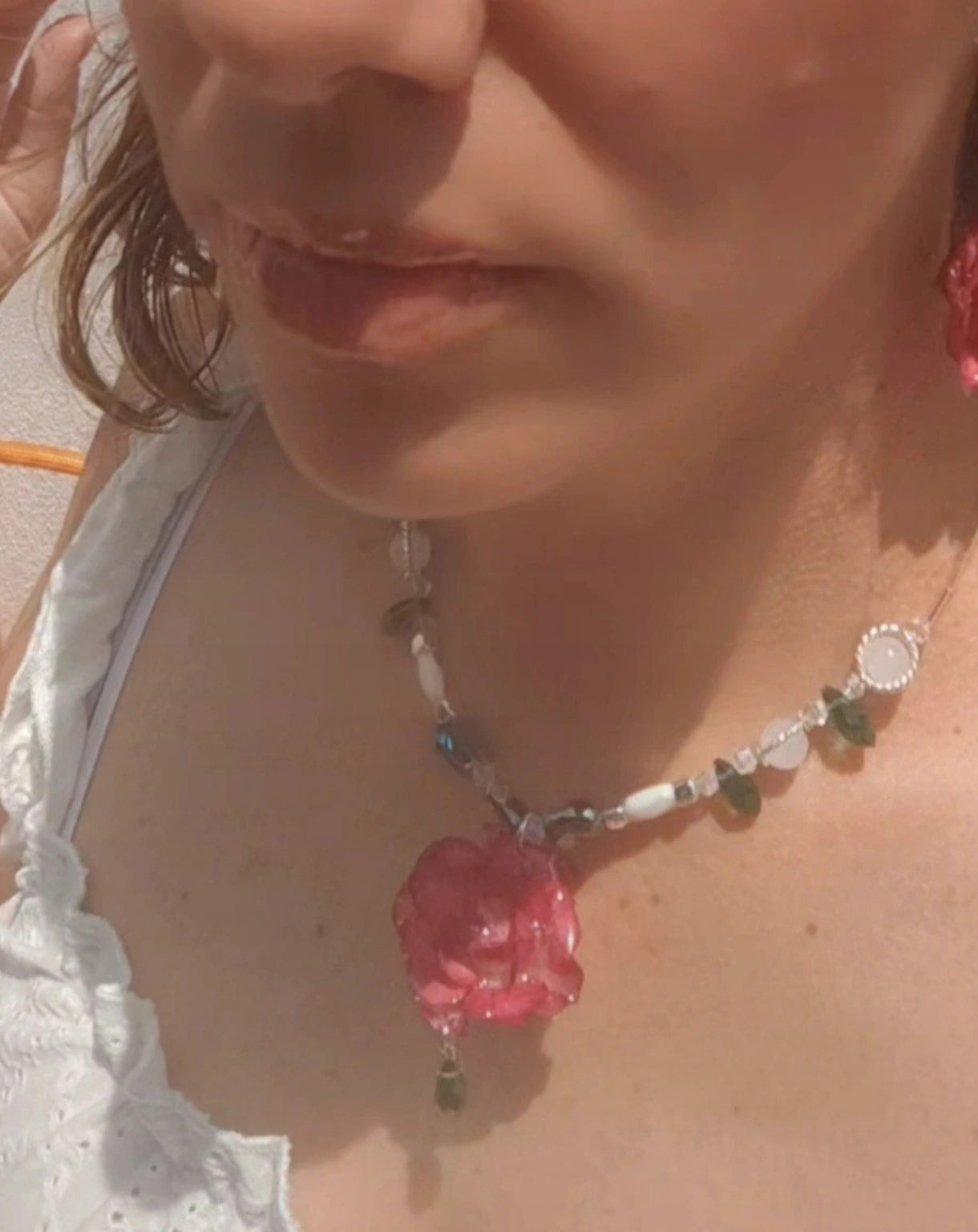 Collar con rosa natural real en resina – Joyería artesanal con flores reales secas - Colgante de collar de rosa real