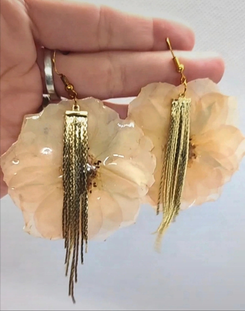 Pendientes de rosas prensadas