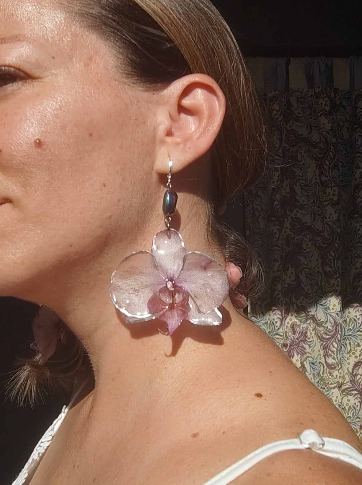 Pendientes de orquídeas auténticas • En acero inoxidable. Joyería floral hecha a mano • Aros con diseño botánico con cristal camaleón• Pendientes naturales • Regalo floral excepcional • Joyería cottagecore