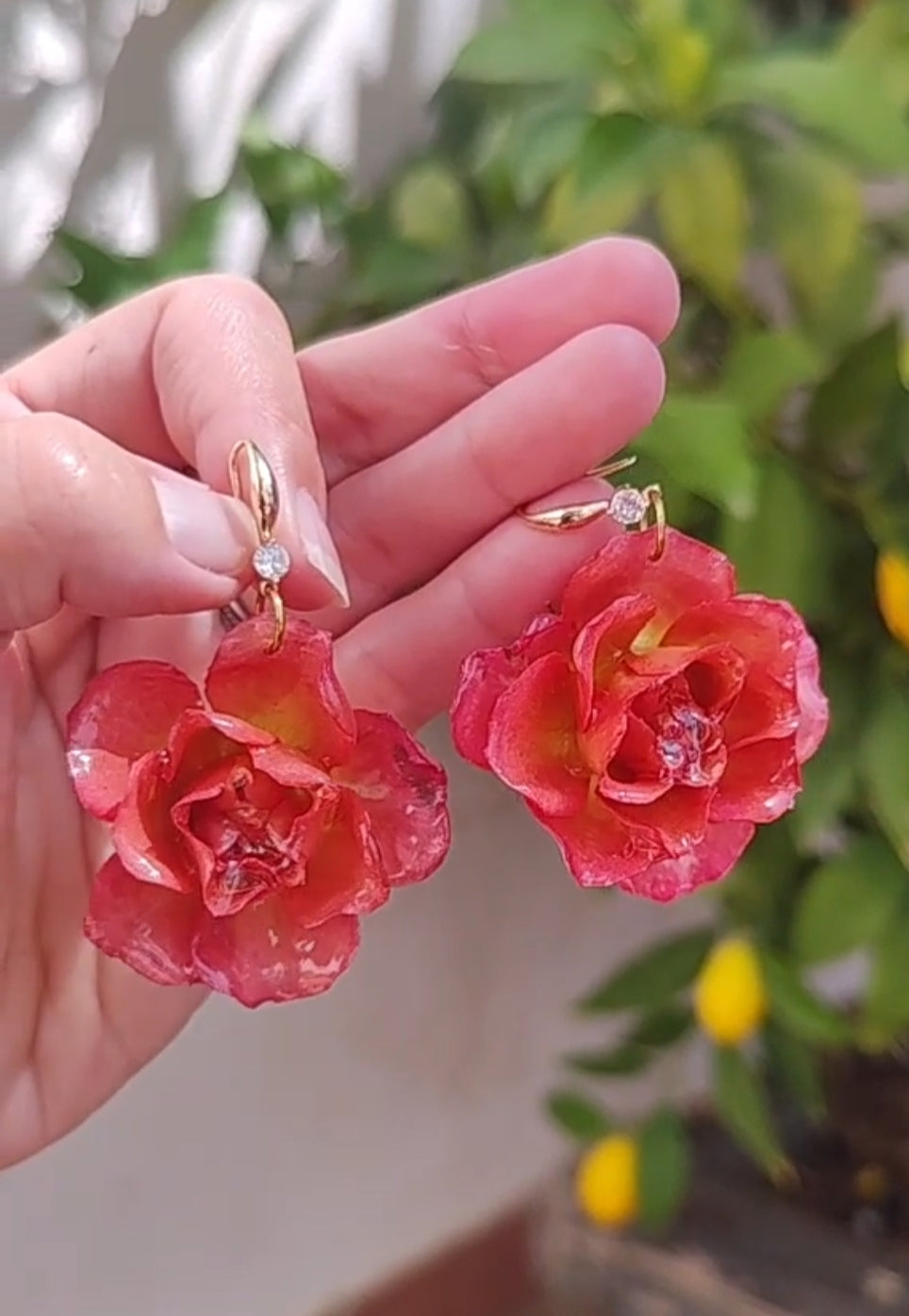 Pendientes artesanos de mini rosas