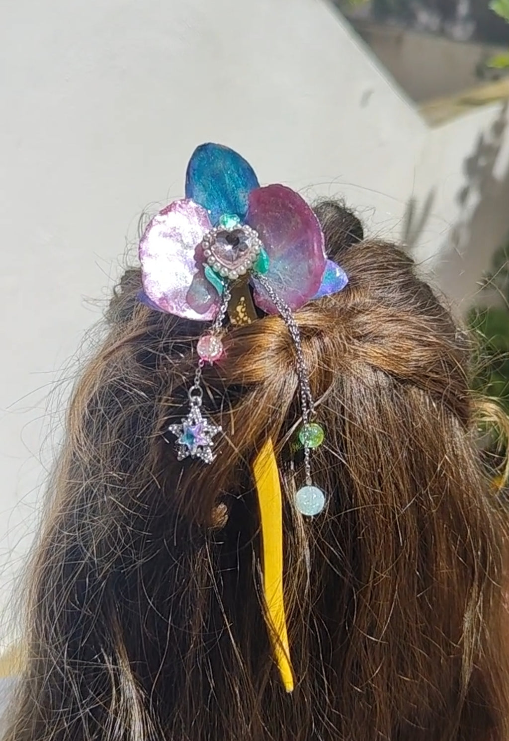 Pasador de pelo de palo con orquídea real