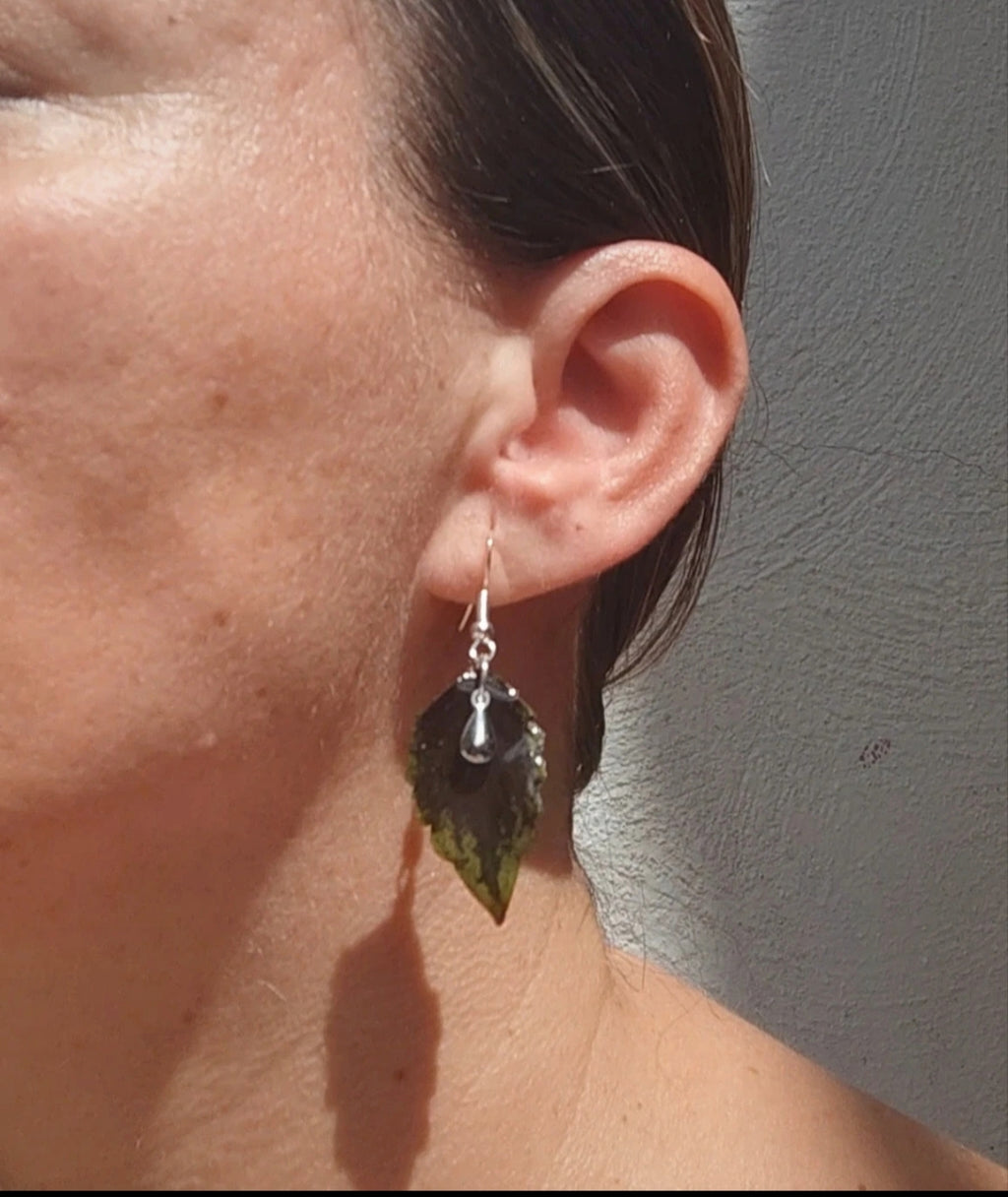 Pendientes originales con hojas auténticas de planta coleo pequeñas. Regalo pendientes con flores reales