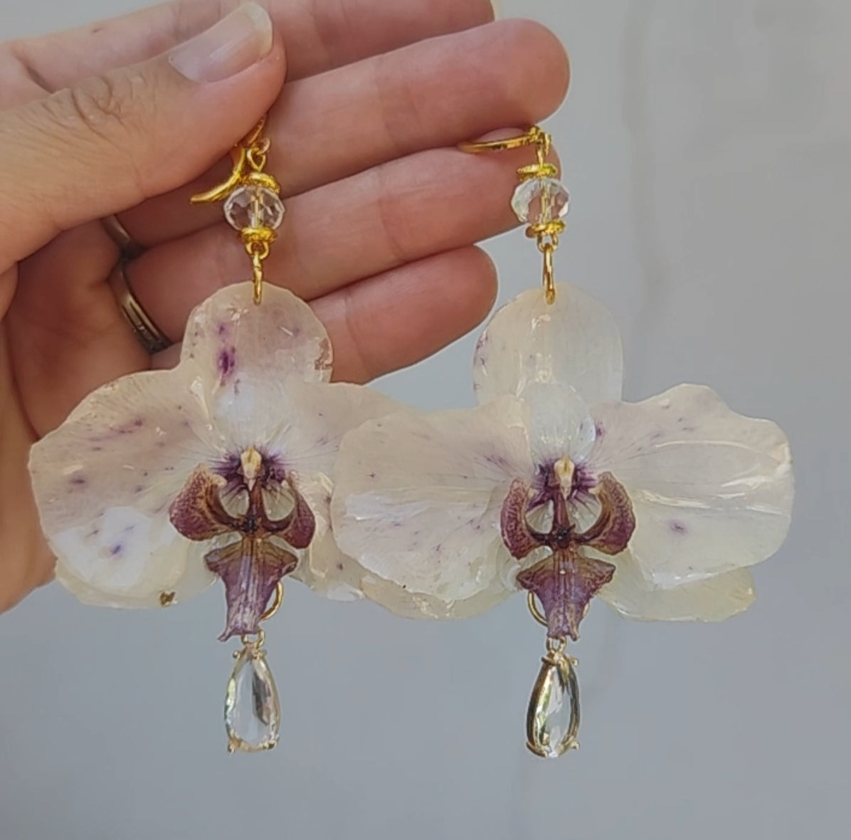 Pendientes de orquídeas auténticas • En acero inoxidable. Joyería floral hecha a mano • Aros con diseño botánico • Pendientes naturales • Regalo floral excepcional • Joyería cottagecore