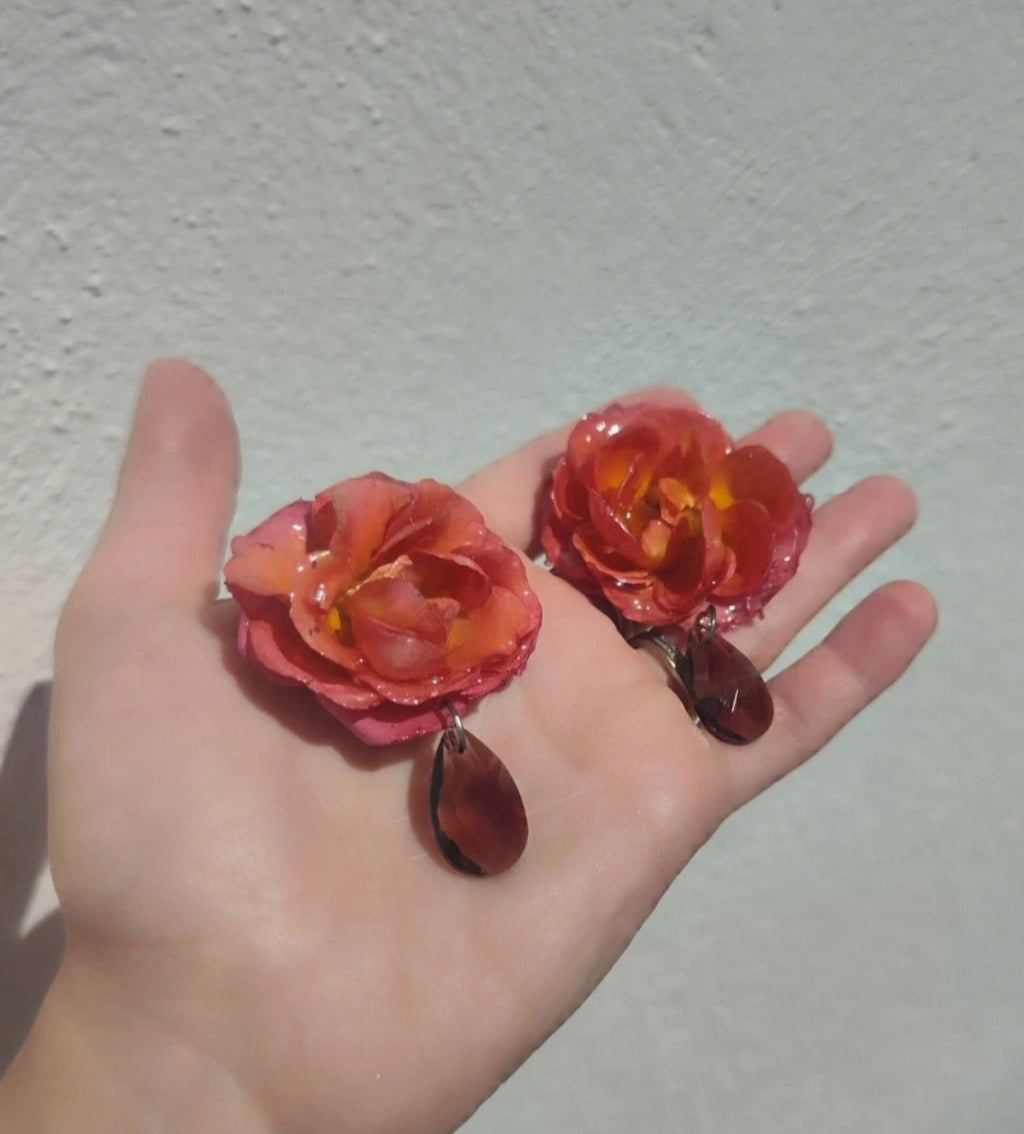 Pendientes de rosas reales resinadas