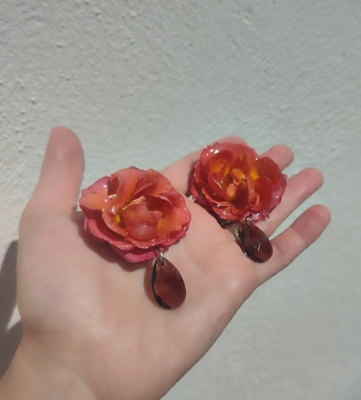 Pendientes de rosas reales resinadas