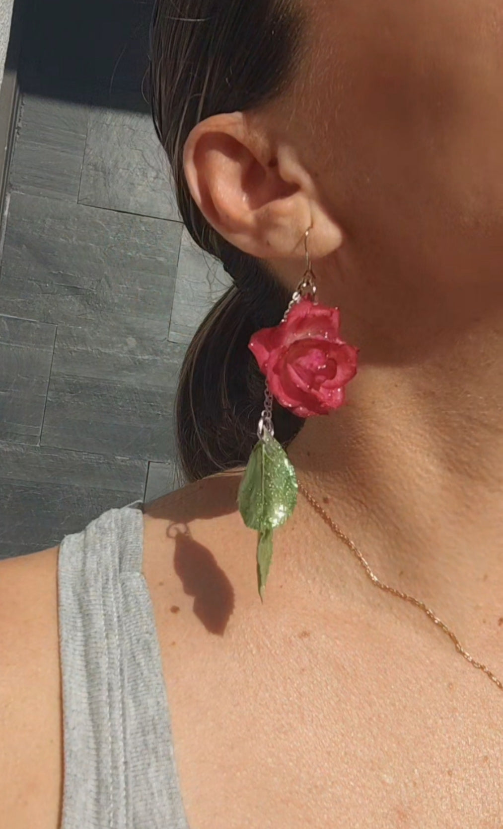 Pendientes de hojas y rosas reales