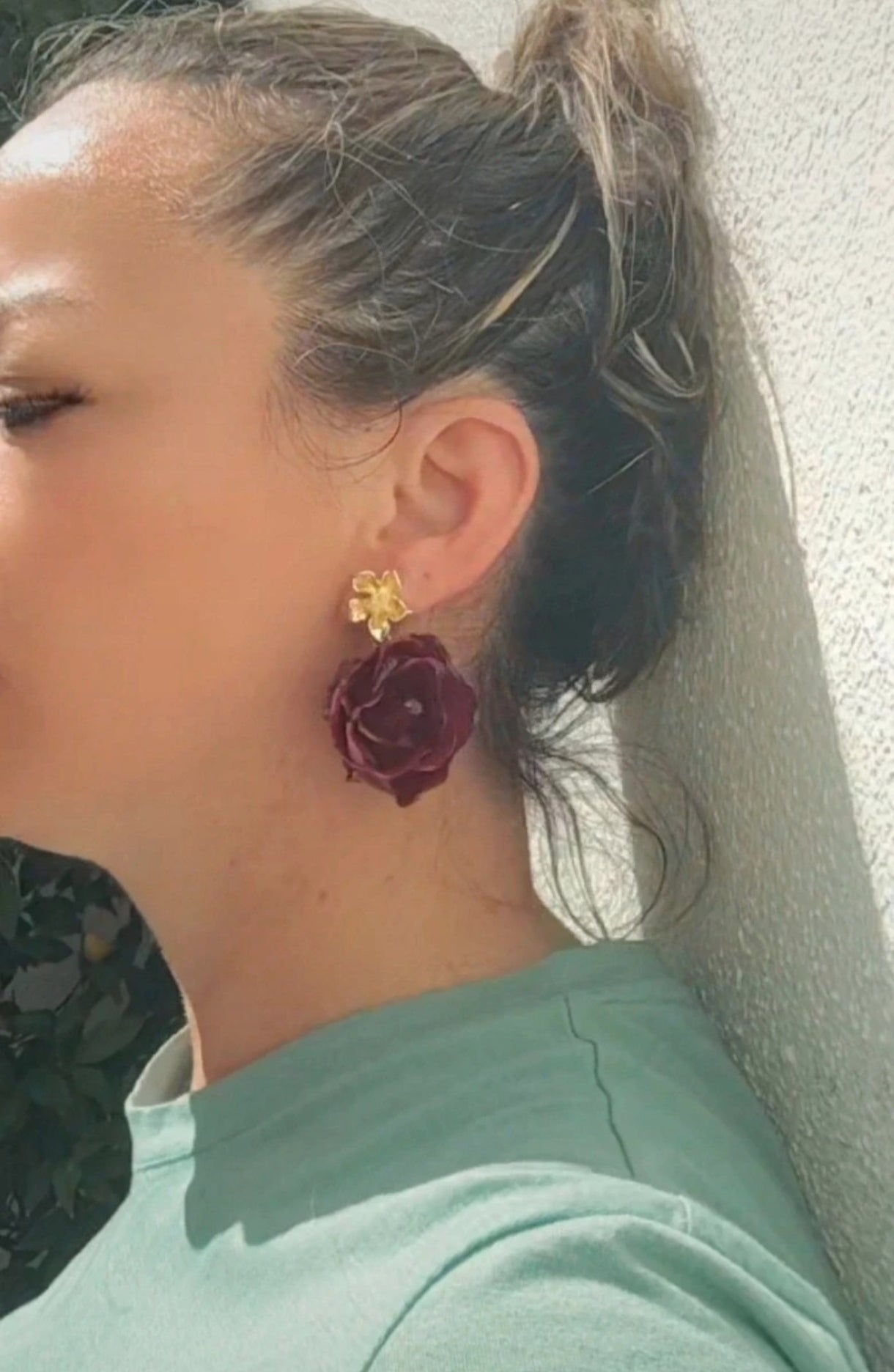 Pendientes artesanos de rosas reales resinadas
