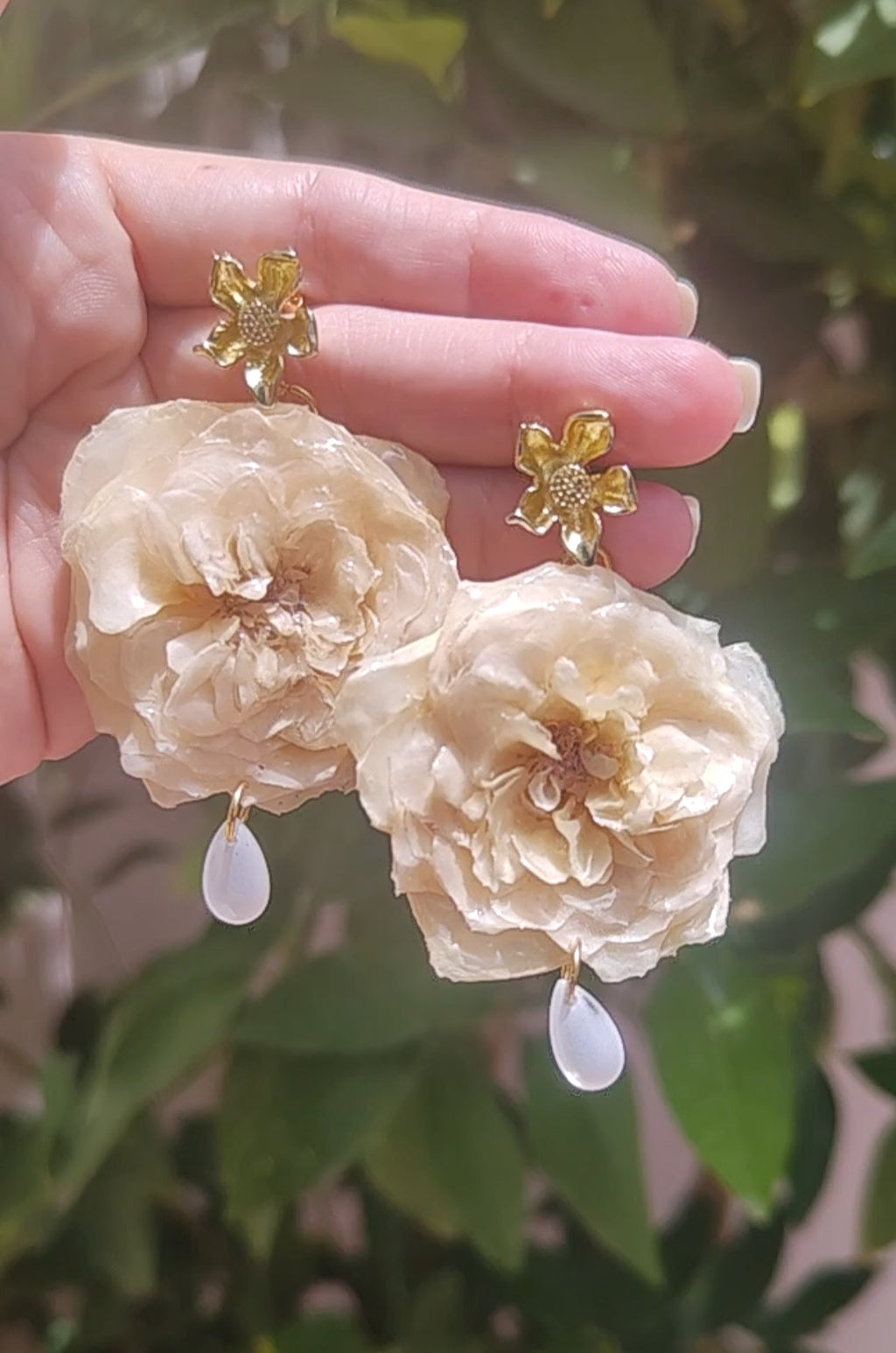 Pendientes de rosas reales resinadas