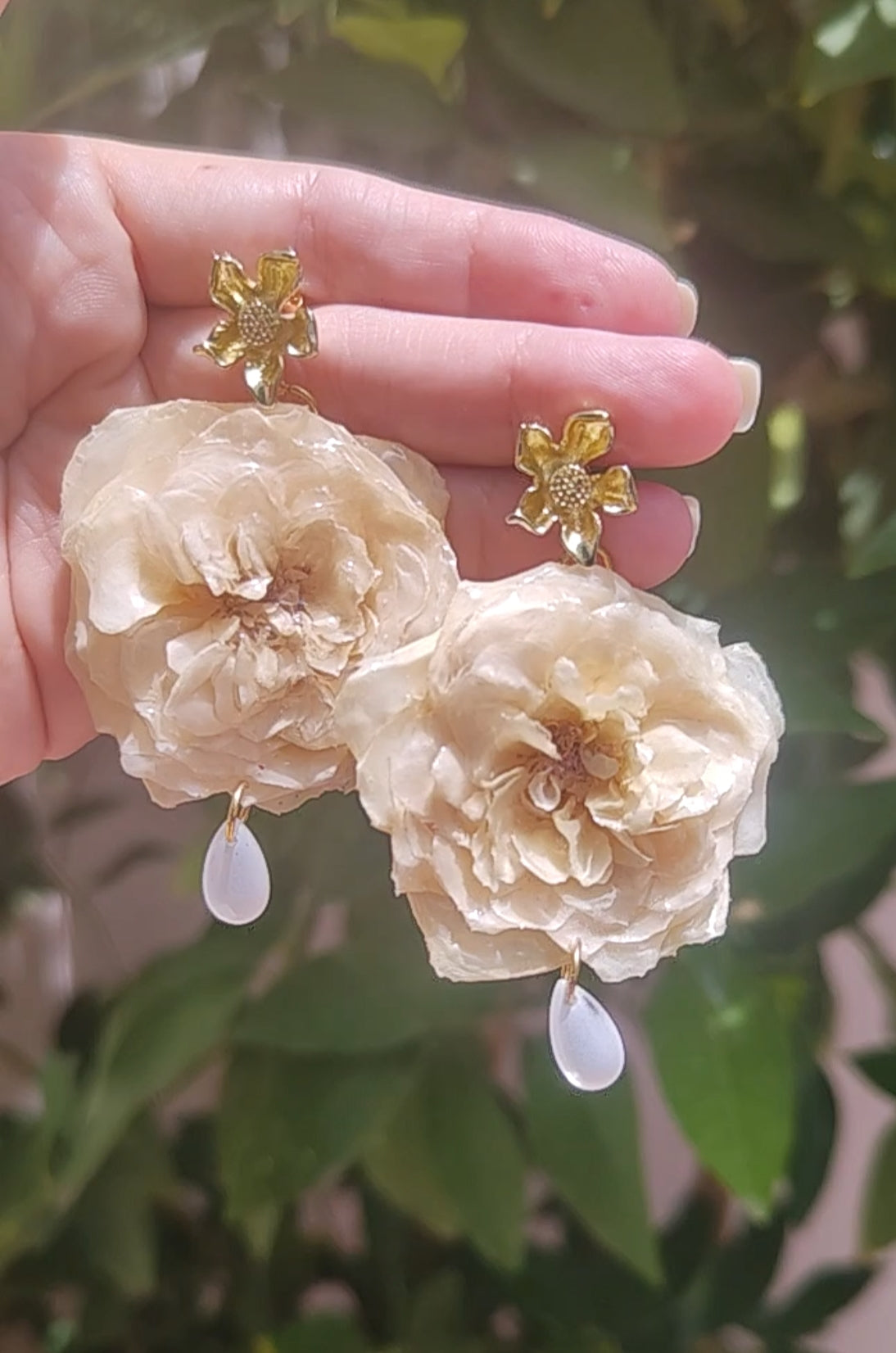 Pendientes de rosas reales resinadas