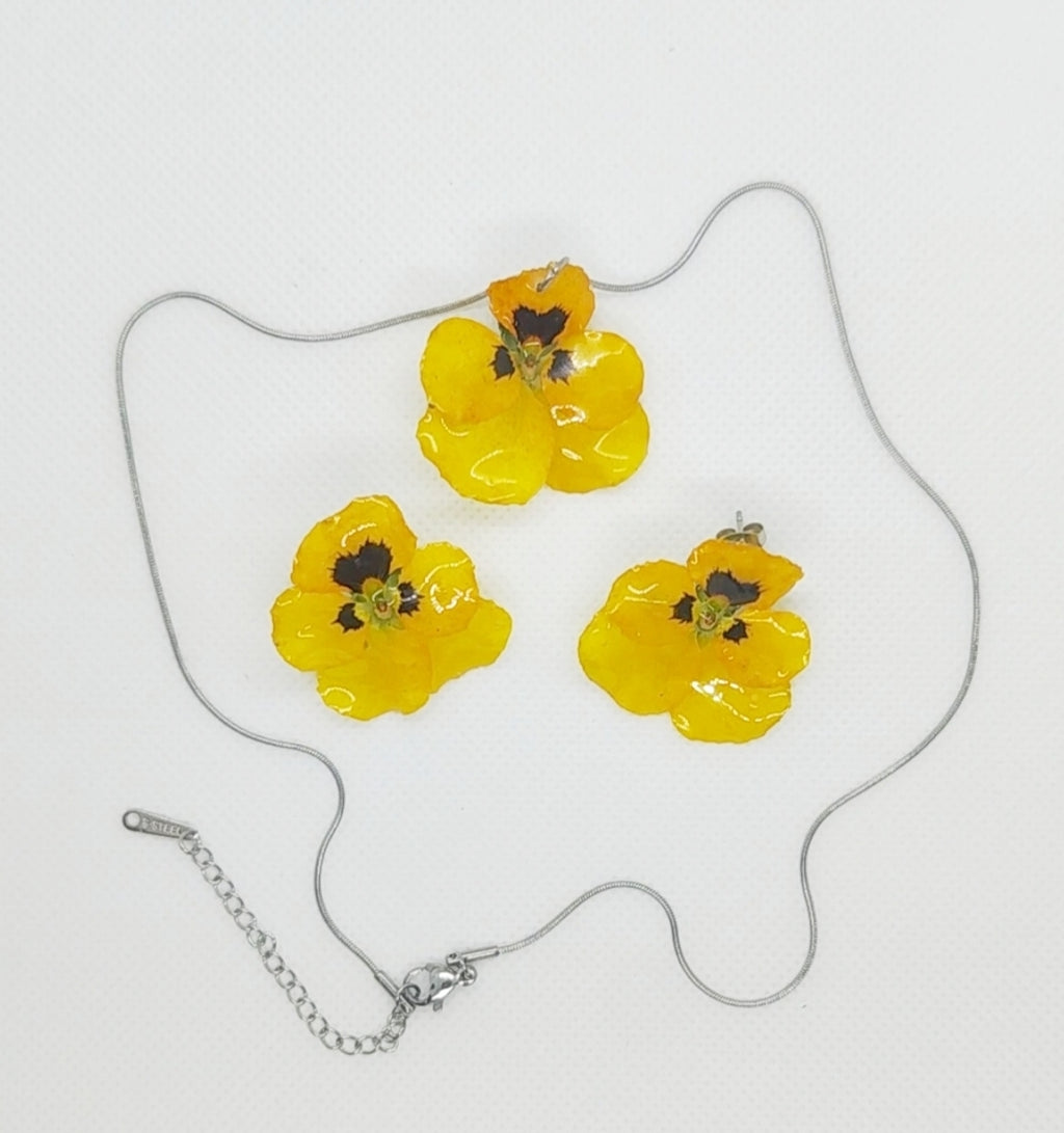 Conjunto pendientes y collar de pensamientos en resina