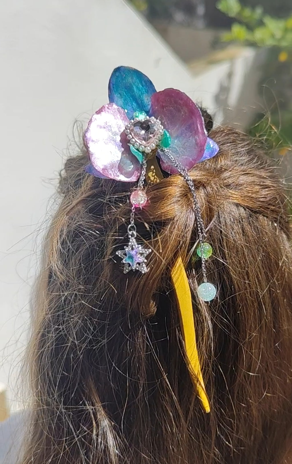 Pasador de pelo de palo con orquídea real