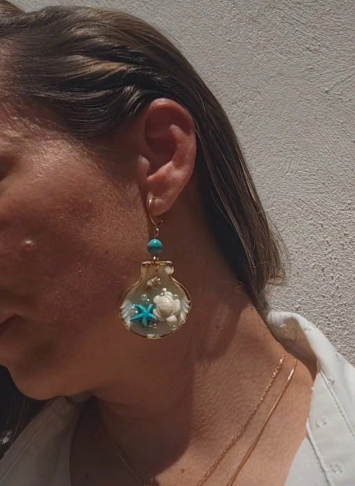 Pendientes artesanos para verano con concha natural