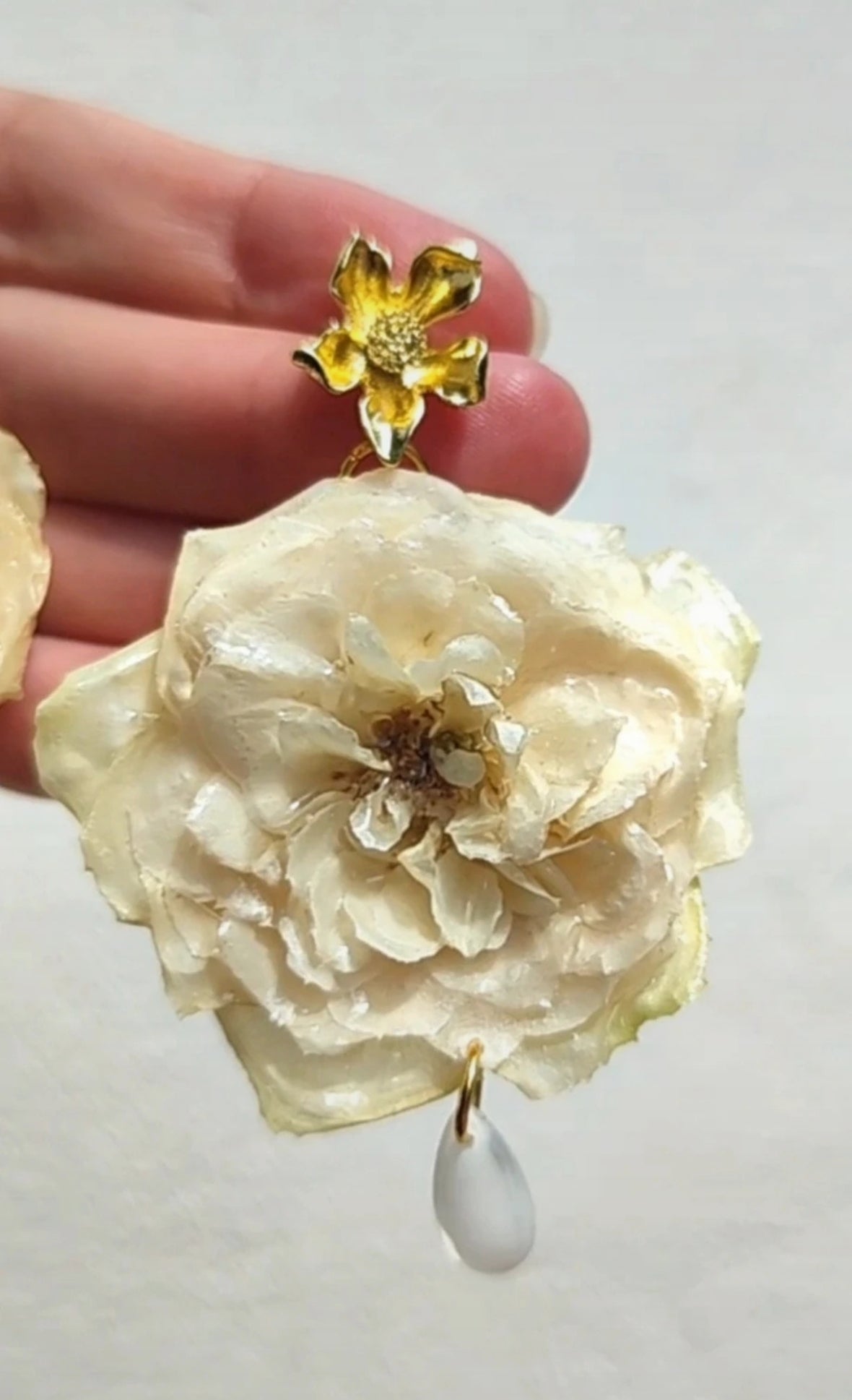 Pendientes de rosas reales resinadas