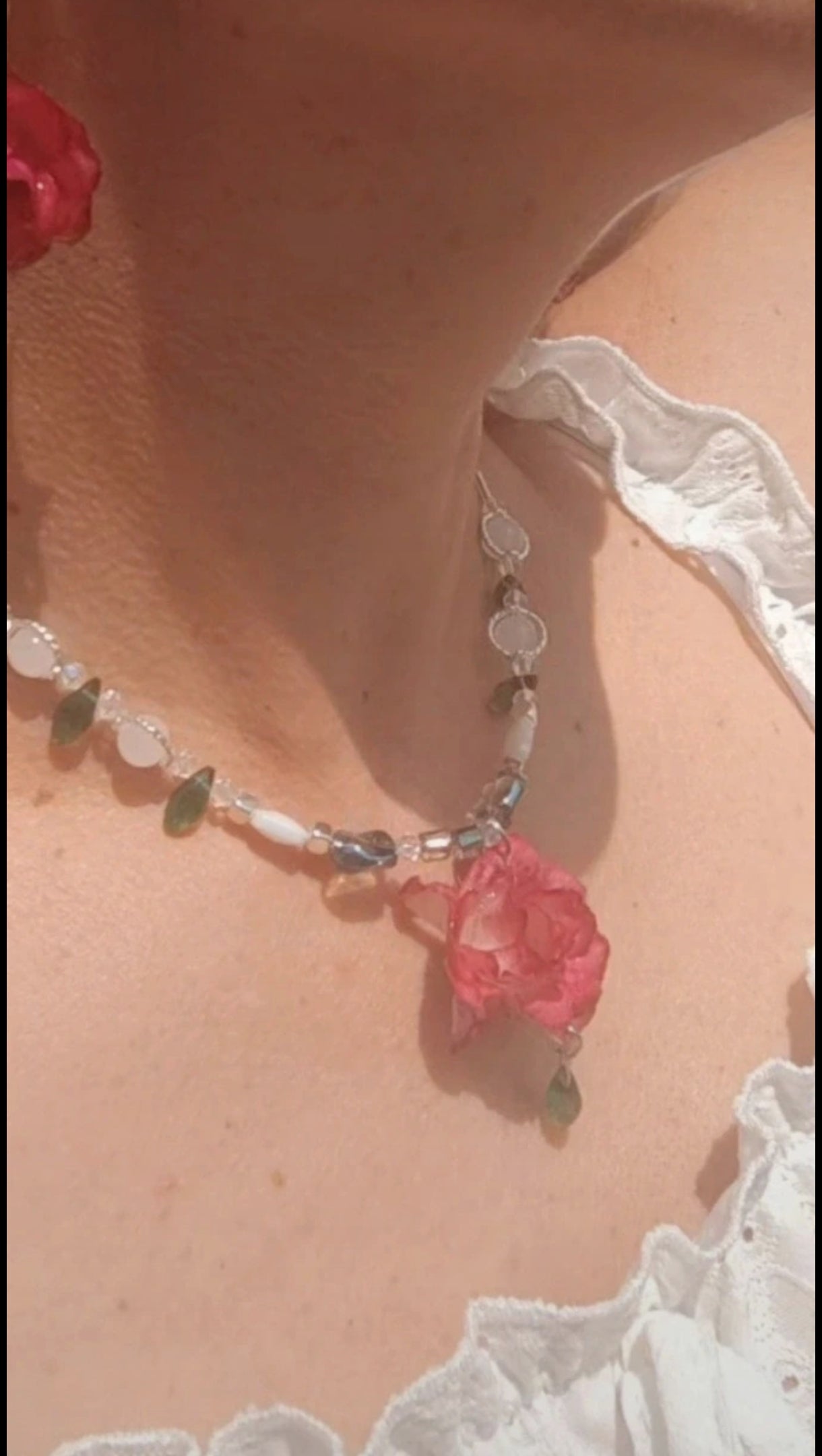 Collar con rosa natural real en resina – Joyería artesanal con flores reales secas - Colgante de collar de rosa real