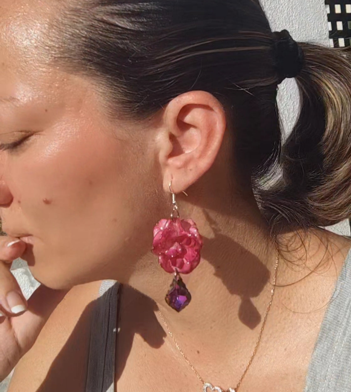 Pendientes artesanos de rosas reales resinadas