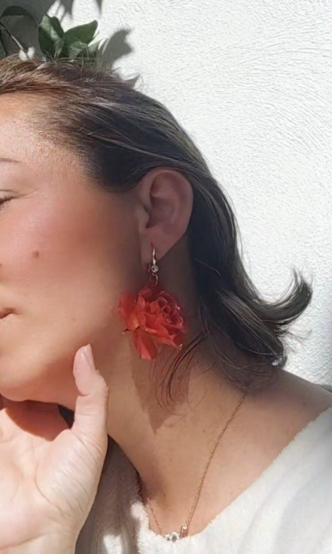 Pendientes artesanos de mini rosas