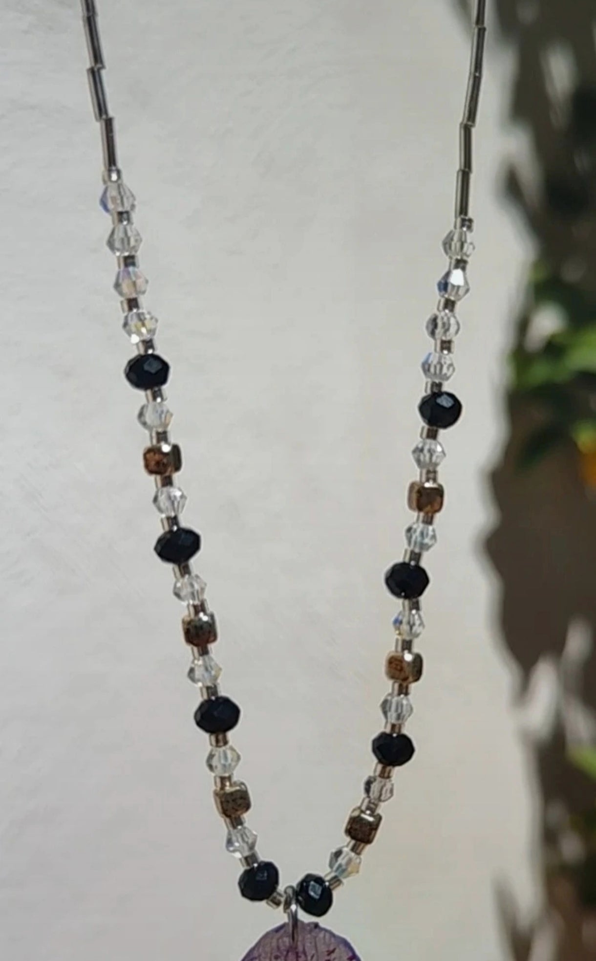 Collar de orquídea real resinada