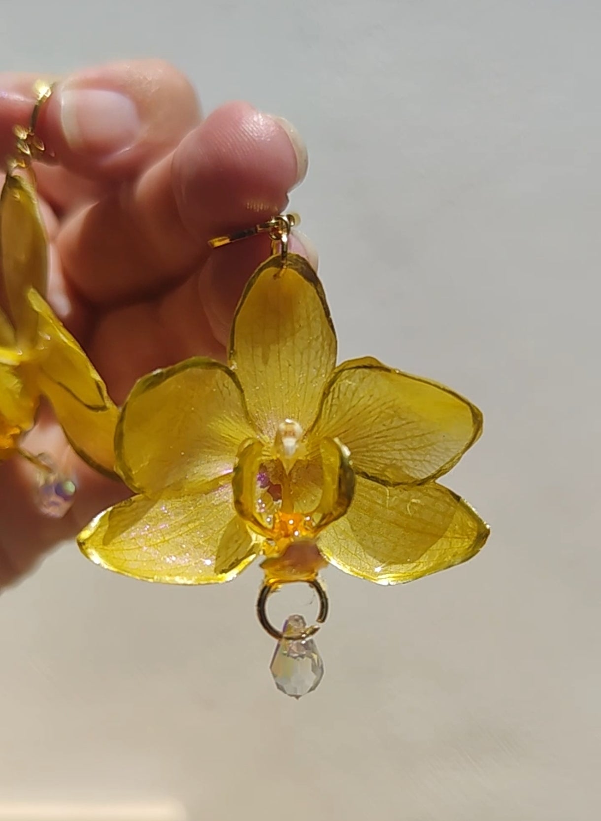 Pendientes de orquídea amarilla auténtica, joyería de resina hecha a mano, pendientes florales colgantes para mujer, regalo botánico