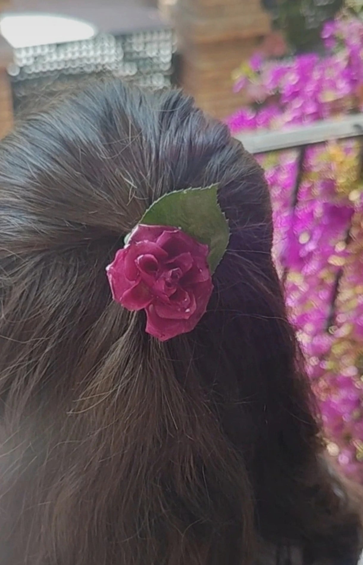 Pasador de pelo de rosa y hoja resinada