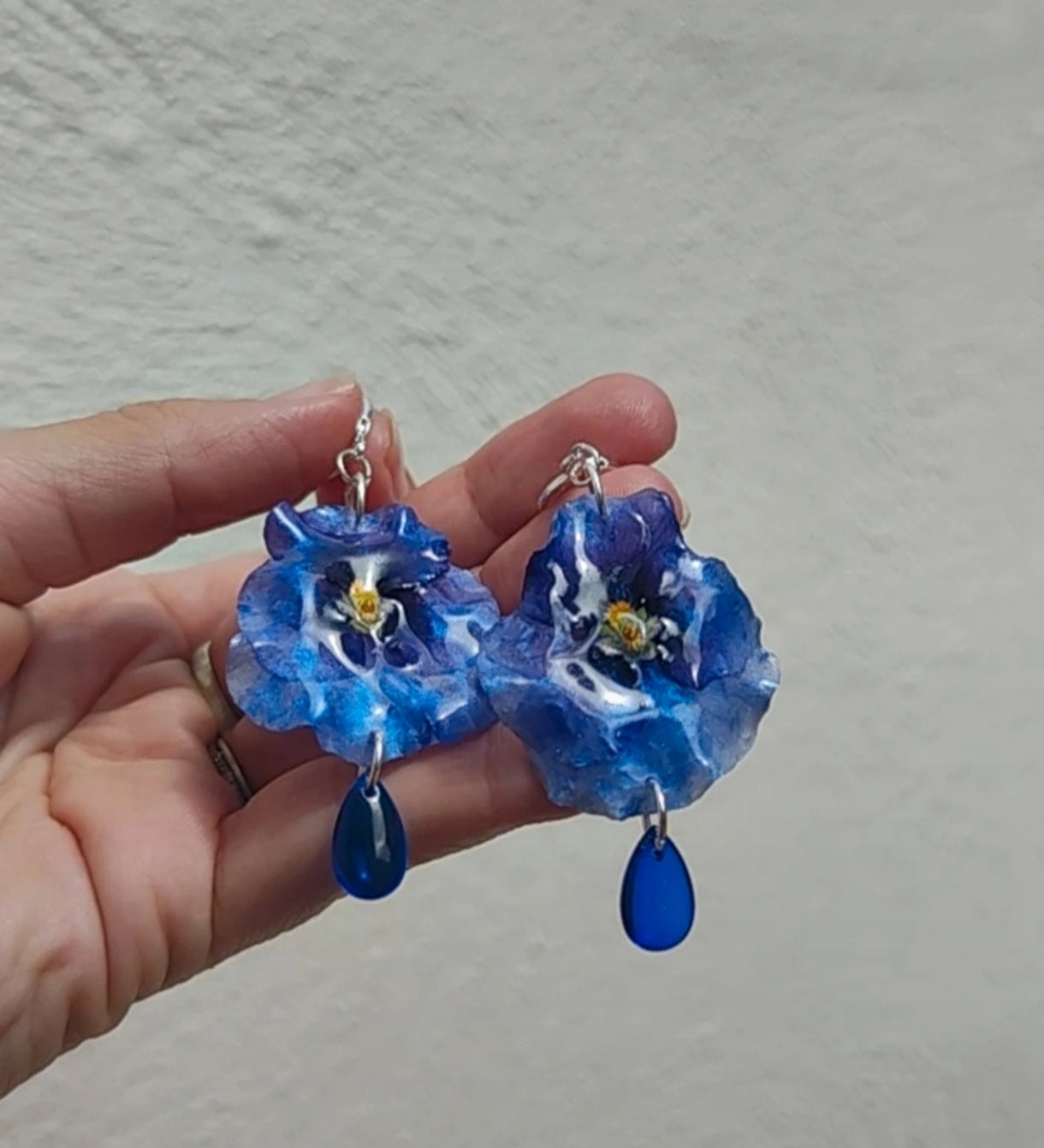 Conjunto de Pendientes y Colgante de Pensamientos Reales y auténticos en Resina. Joyería Botánica Hecha a Mano. Regalo para ella