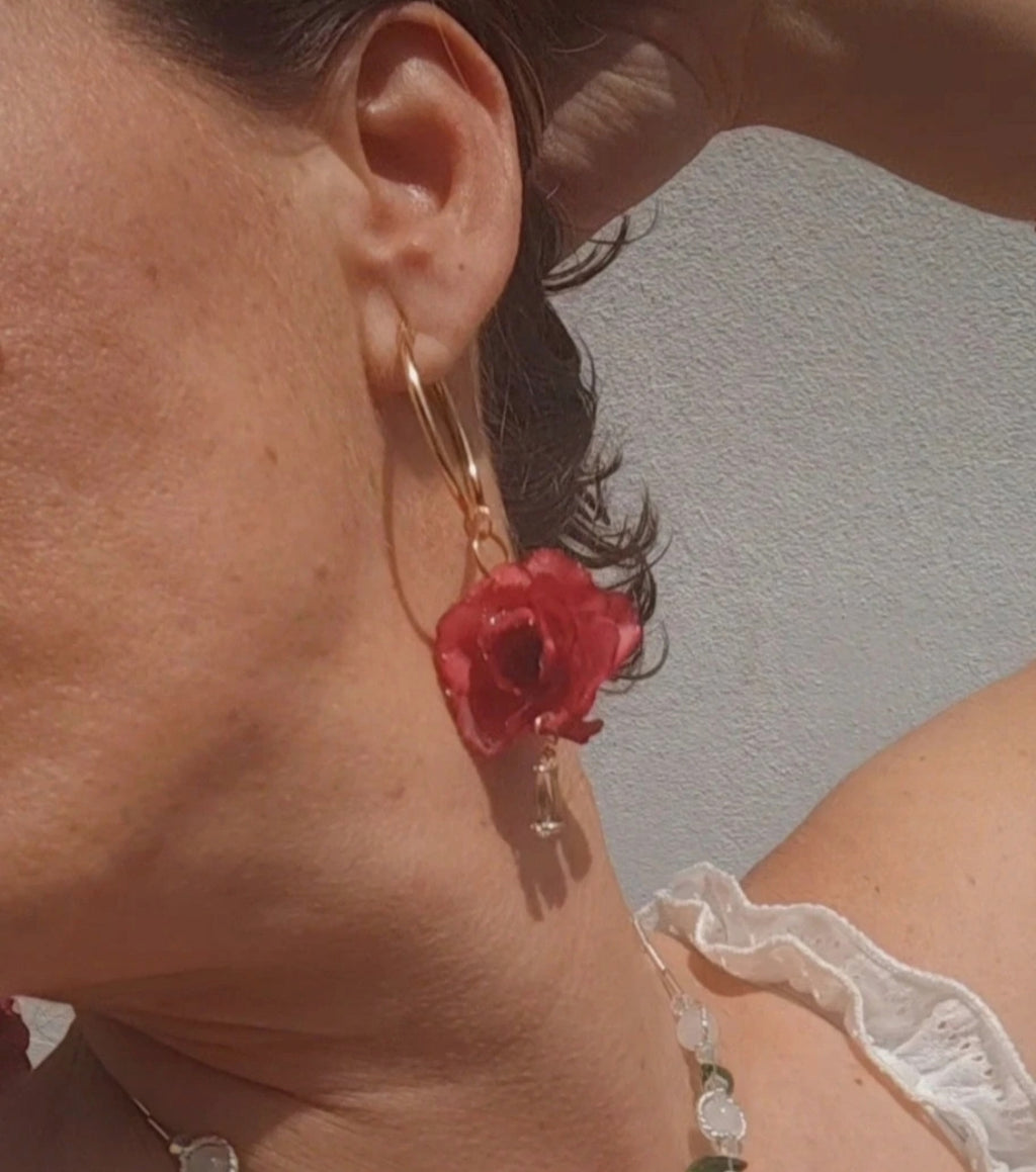 Pendientes de Rosa Real en Resina • Enganches de Acero Inoxidable Hipoalergénicos • Joyería Botánica Artesanal Única. Pendientes rosa auténtica
